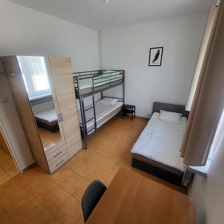 Rooms4Rest Popularna - Private Rooms For Tourists - Atr Consulting Sp, Z O,O, Warszawa Exteriör bild